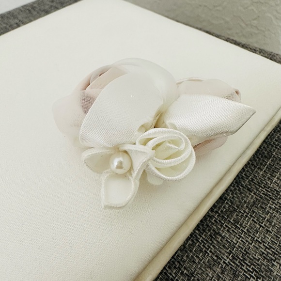 Amour Wedding Photo Album Ivory Satin Memories Book - Picture 2 of 6